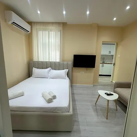 Modern Near The Center Of 아파트 코르처